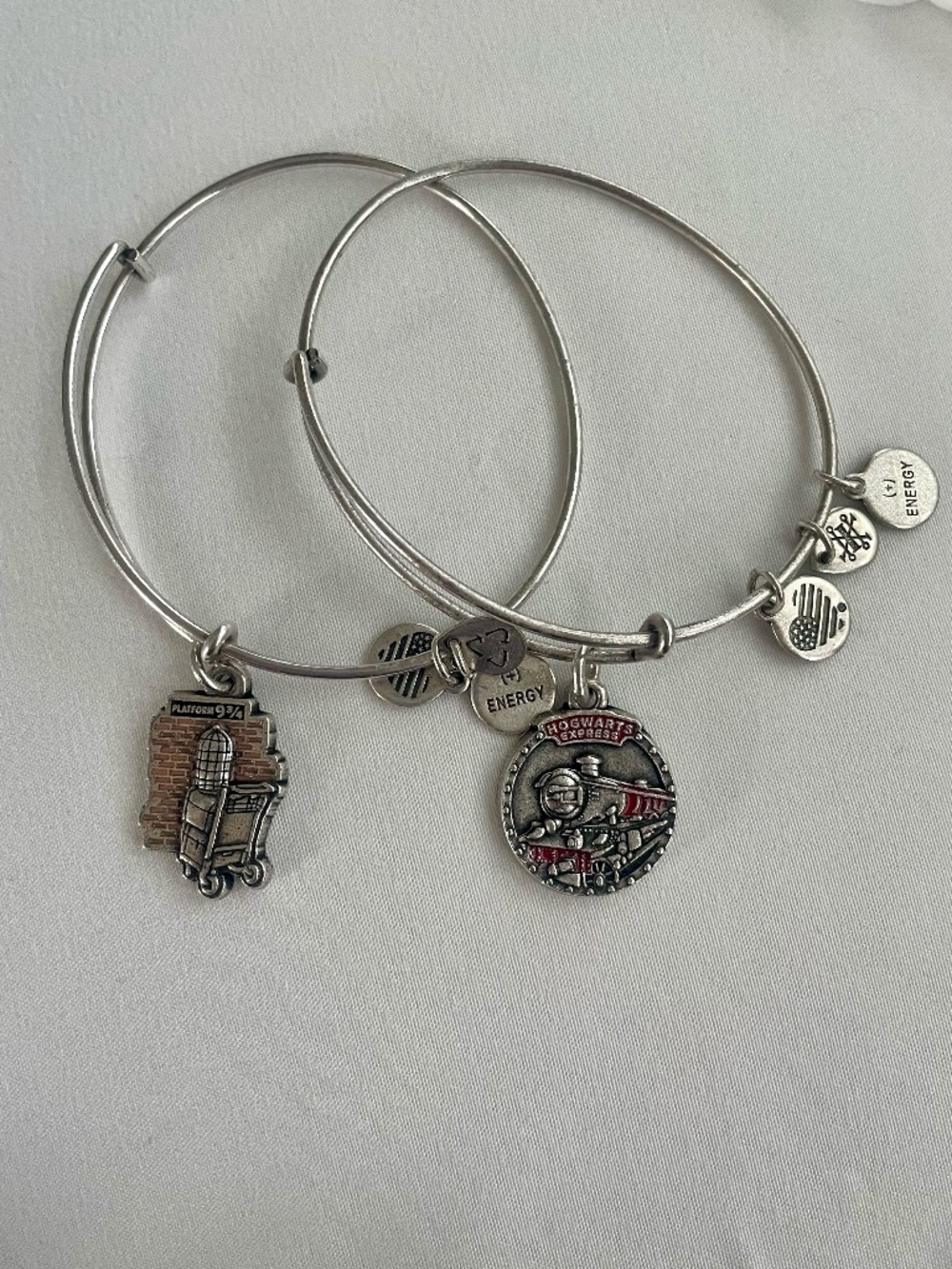 Alex and Ani Harry Potter Bracelet Bundle – Platform 9¾ & Hogwarts Express